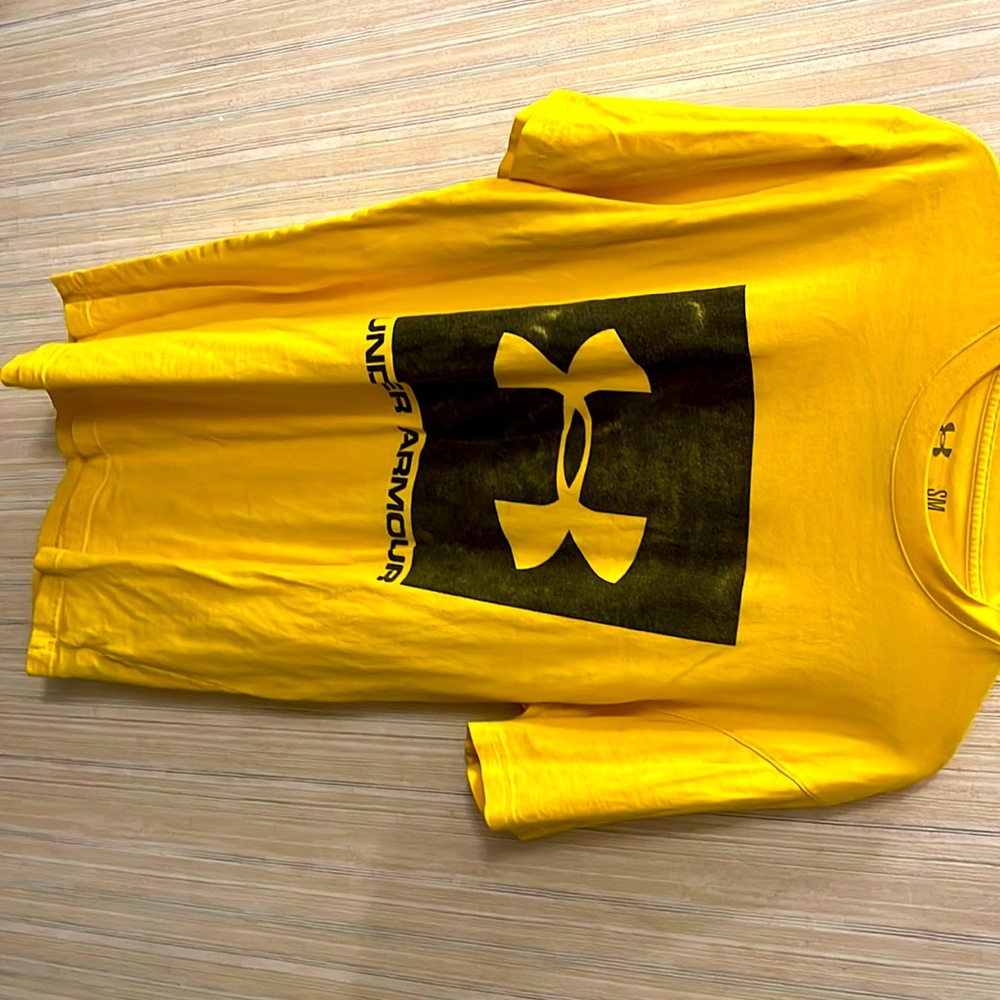 Under armor short sleeve